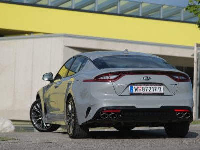 Kia Stinger_Ceramic Silver_hi_01
